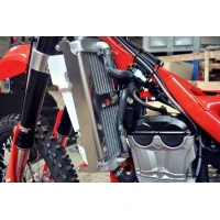 AXP РАДІАТОР BRACES ЧЕРВОНА SPACERS BETA 350/390/430/480RR 15-19