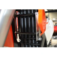 AXP РАДІАТОР BRACES ЧОРНИЙ SPACERS KTM/HUSQVARNA 125-500 2016-17