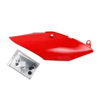UFO ОБШИВКА ЗАДНІЙ ПРАВАЯ HONDA CRF 250R/RX '18-21, CRF 450R/RX '17-20, КОЛІР ЧЕРВОНИЙ