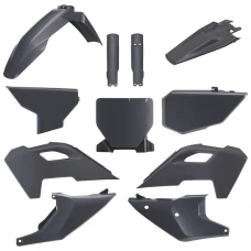 КОМПЛЕКТ ПЛАСТИКА POLISPORT (ПОВНИЙ KIT) HUSQVARNA TC/FC '23-'25 В КОМПЛЕКТІ ПЕРЕДНЯ ПАНЕЛЬ (8671700002) І КРИШКИ АМОРТИЗАТОРІВ (8352500002) КОЛІР СІРИЙ (N-GRAY)