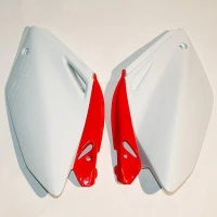 UFO КАРТИ ЗАД HONDA CRF 250R '04-'05 КОЛІР OEM (BIALY/CZERWONY)